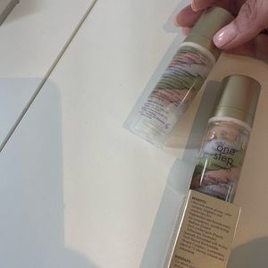 Stila One step correct skin tone correcting and brightening primer.